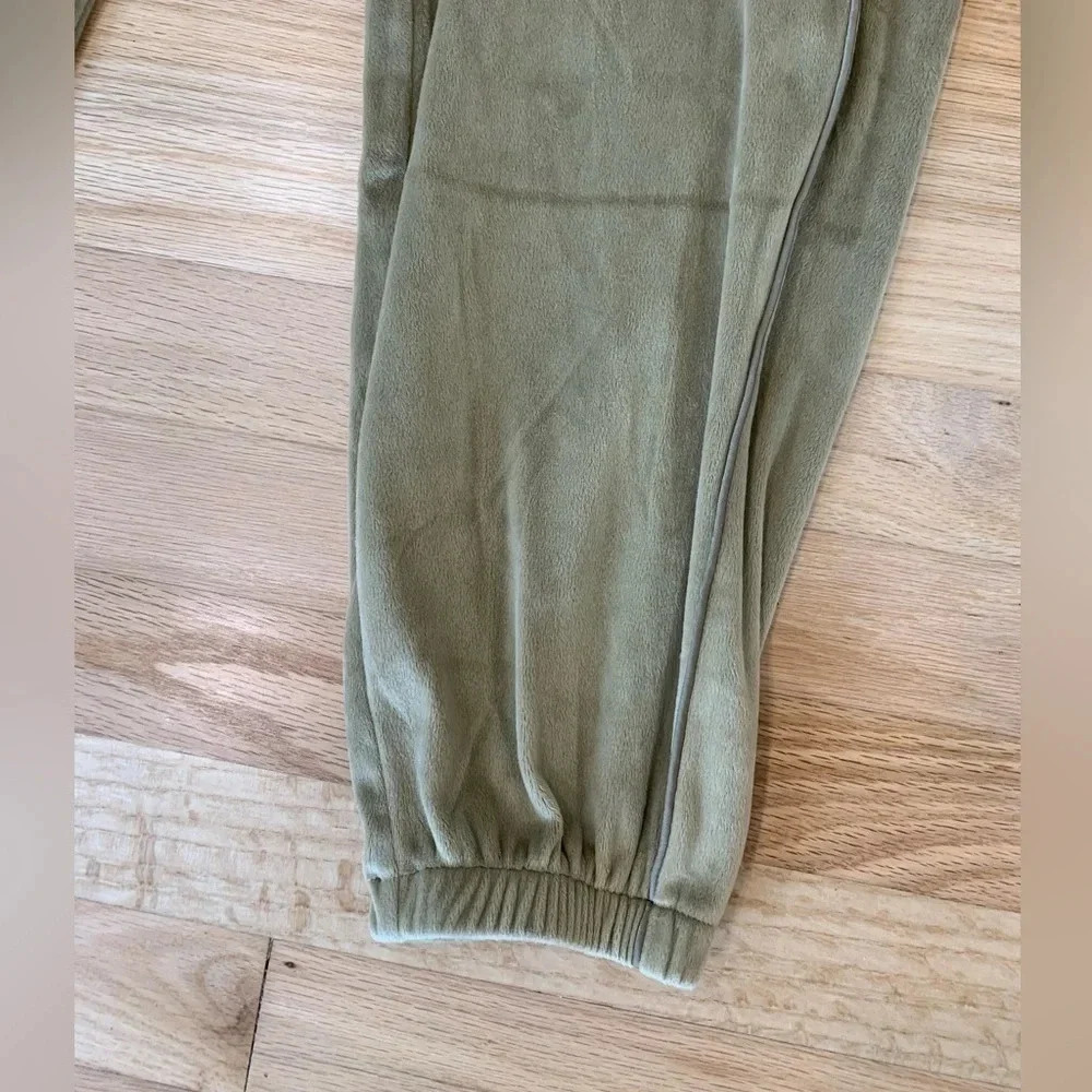 Skims Gold Velour Joggers with Pin Stripe and Zipper Pockets Size Large - Picture 4 of 12